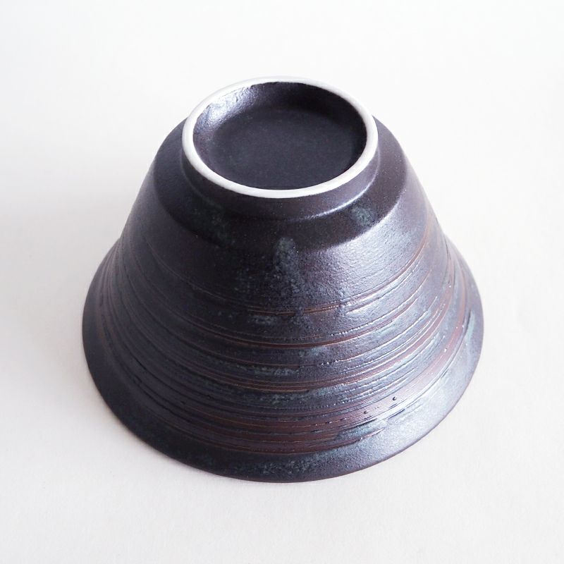 ラーメンなど麺によく合う反りのある形状