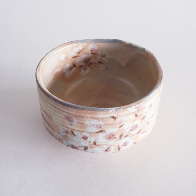 日本の情緒が感じられる桜の絵柄