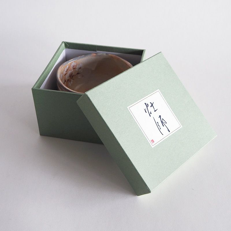 化粧箱に収められ贈りもにもおすすめです