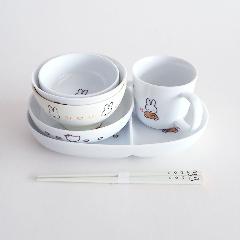 積み重ねて収納にも便利