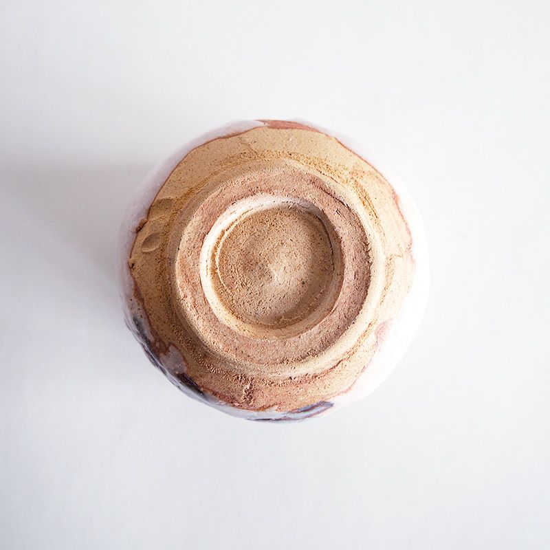 素焼を生かした高台です