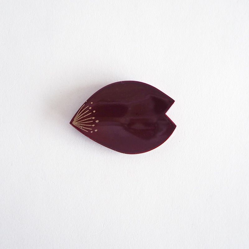 桜の花びらをイメージした箸置き