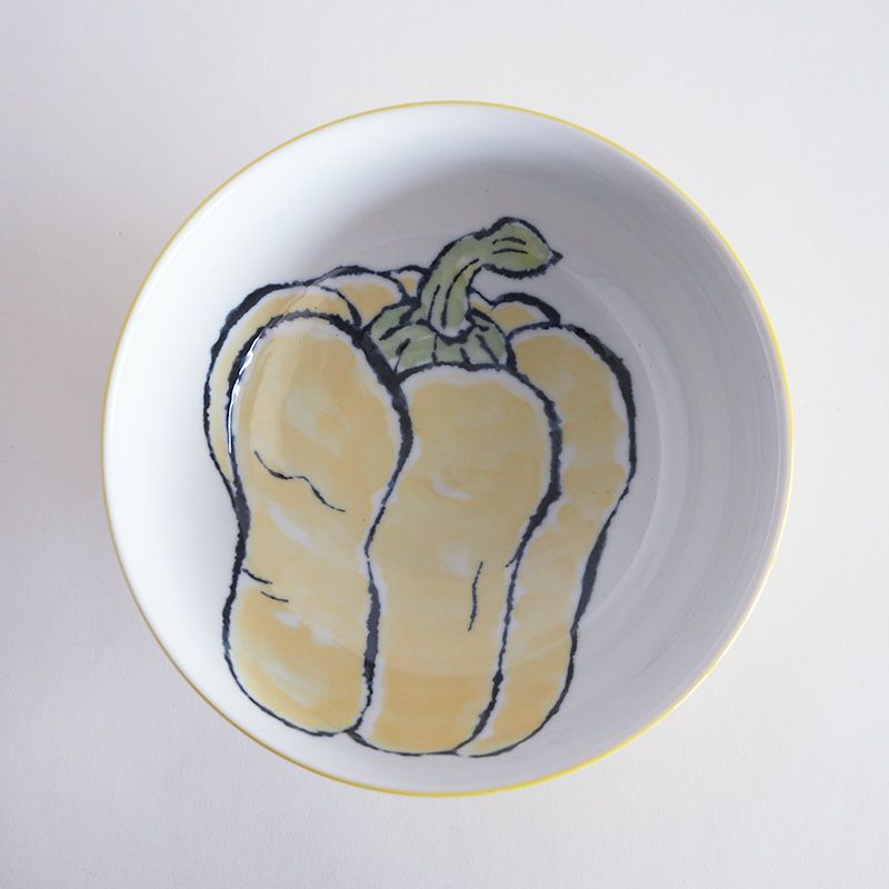 大胆に描かれたパプリカがユニークな麺鉢です
