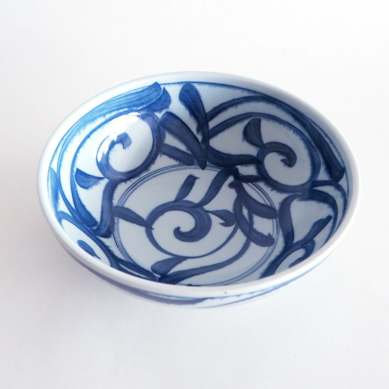 藍のコントラストが美しい器です