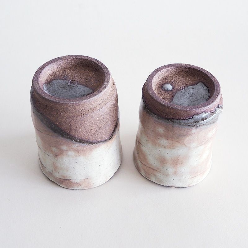 高台は塗り分けられアクセントとなっています