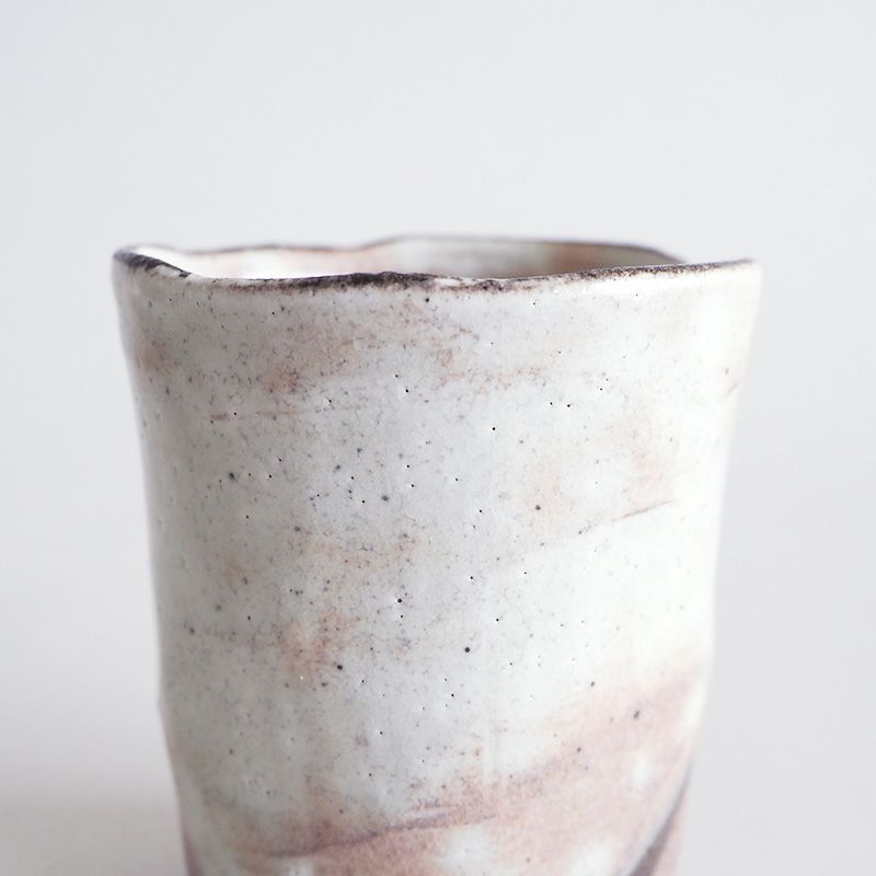 粉引の技法による味わいが楽しめる器です