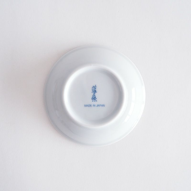 シンプルで使いやすい小皿です