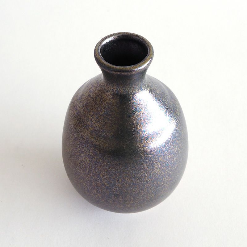 窯変による独特な風合いを楽しめます