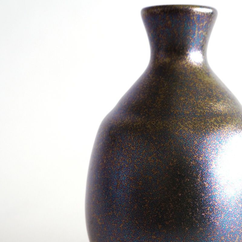 金属的な光沢が特徴です