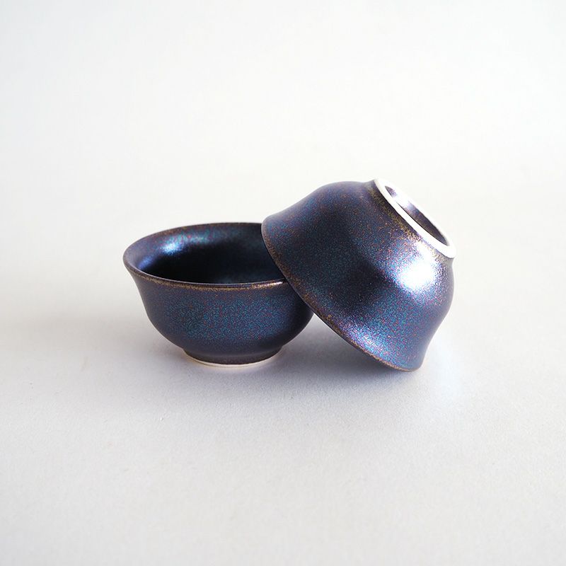 パールのような輝きのぐい呑みです