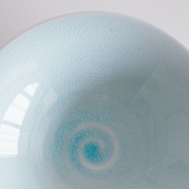 細かな貫入が趣のある風合いを醸し出します