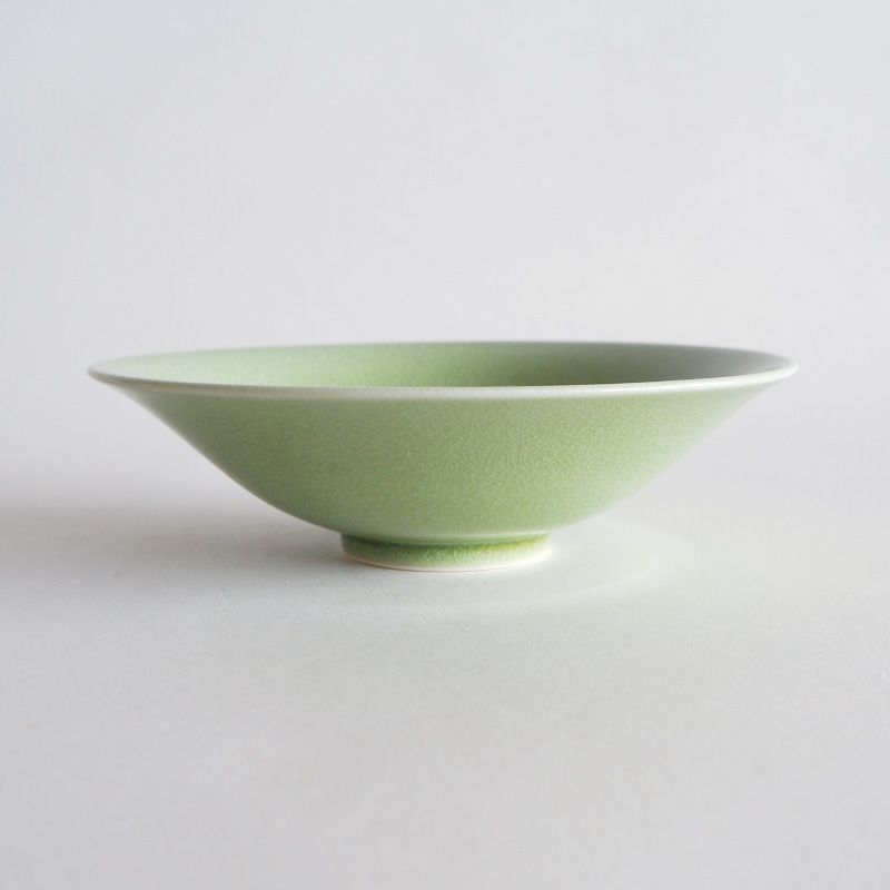 料理が映える浅めの鉢です