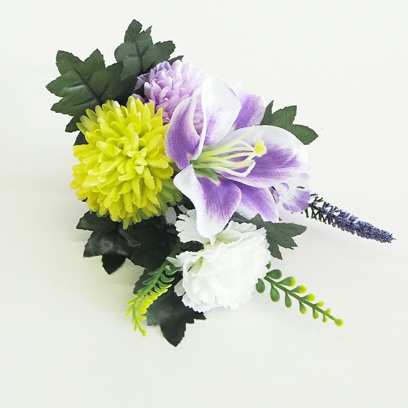 水替え不要なので、お花が枯れやすい季節にもぴったりです