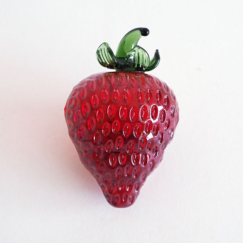 透明感のある涼し気なフルーツです