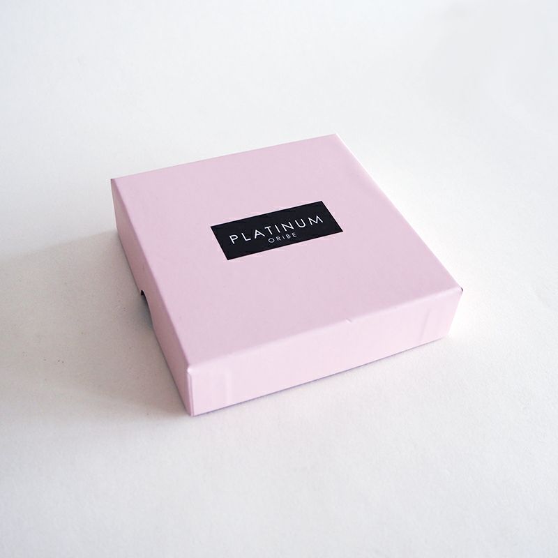 プレゼントに最適な箱に入っています