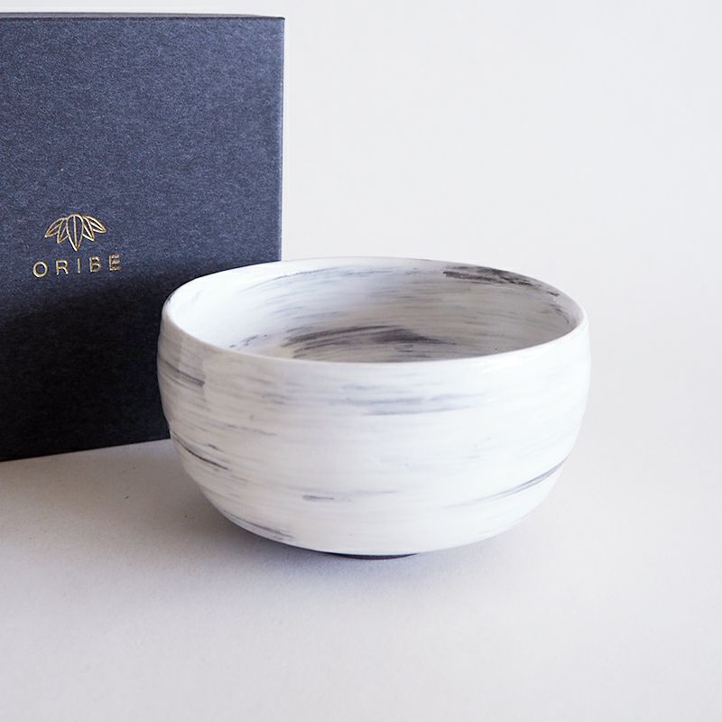 刷毛目抹茶碗　美術品 黒土 白刷毛 抹茶碗｜和食器通販｜織部 Online Store【公式】