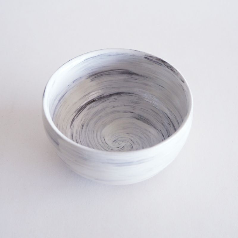 内側は渦を巻いているような模様になっています