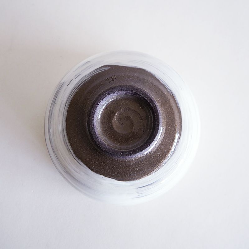 高台は素焼きなっており器のアクセントになっています