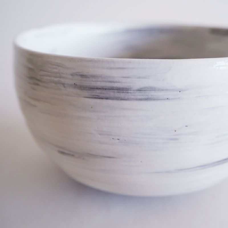 刷毛目の擦れが趣を感じさせます