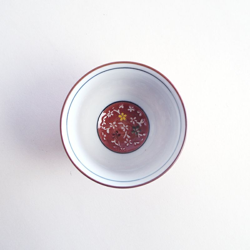 内側にも絵柄が入ります