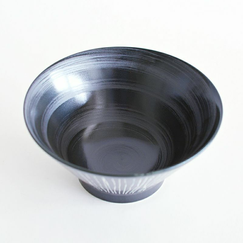 内側は渦巻き模様