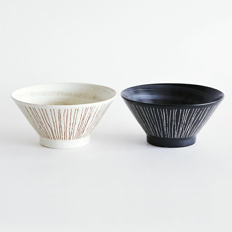 十草彫り丼 白もございます