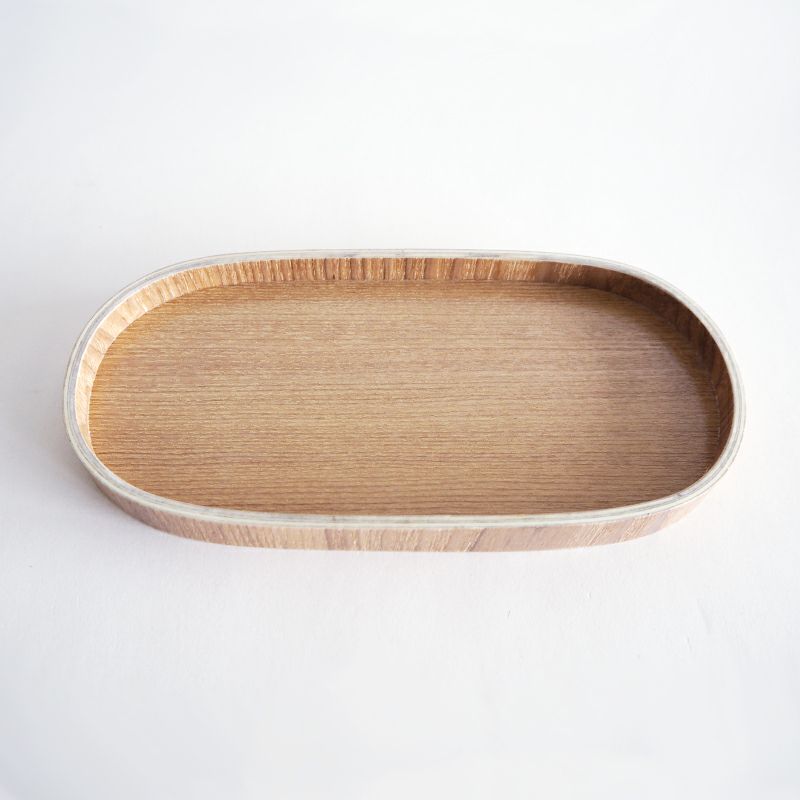 軽くて使いやすい木製のトレーです