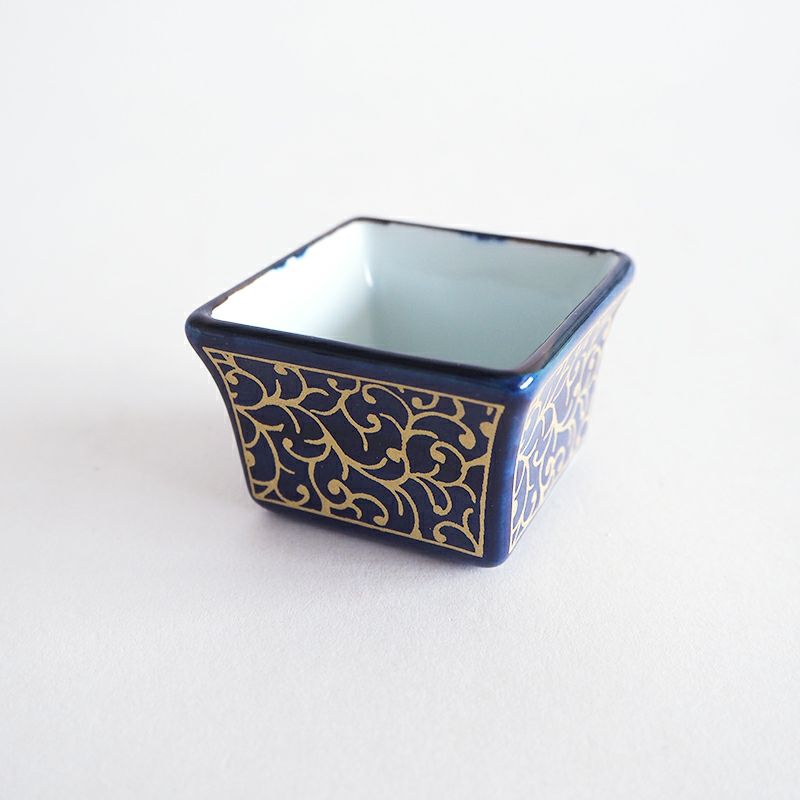 金の唐草模様