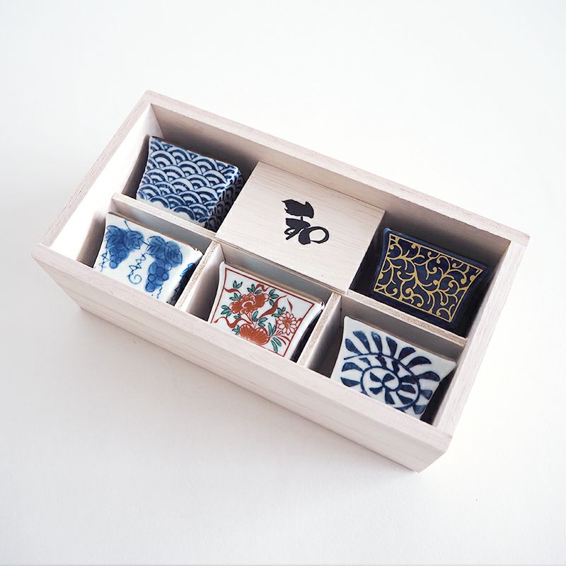 木箱に収められ贈り物におすすめです