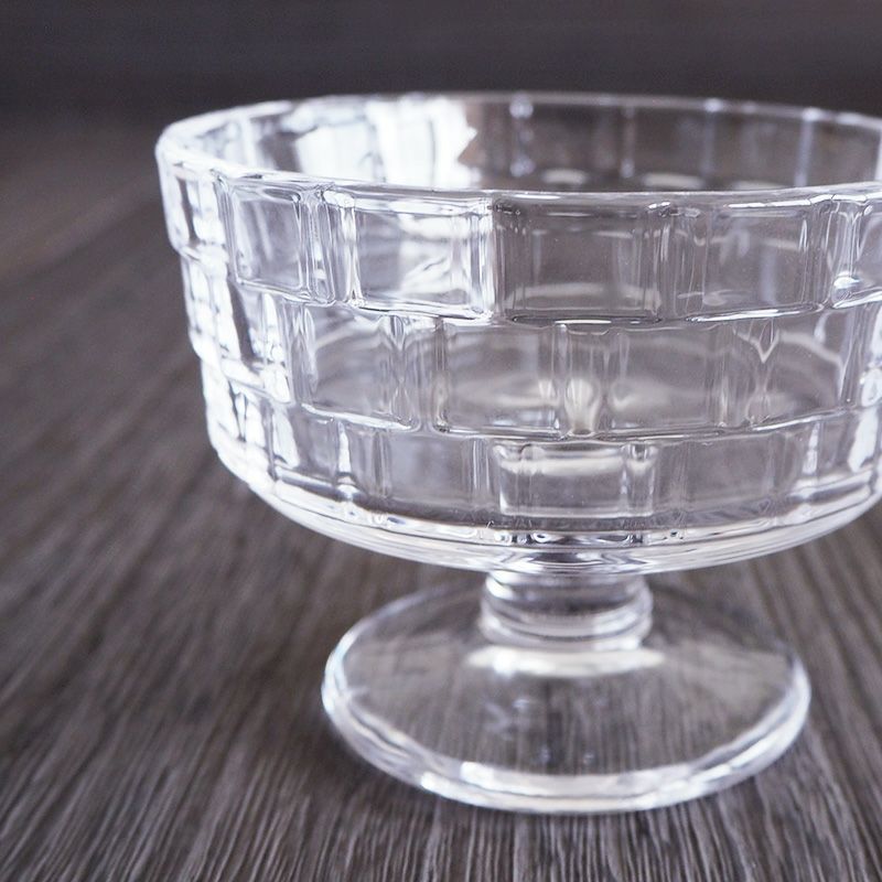 スクエアのカットがレトロな雰囲気を出しています