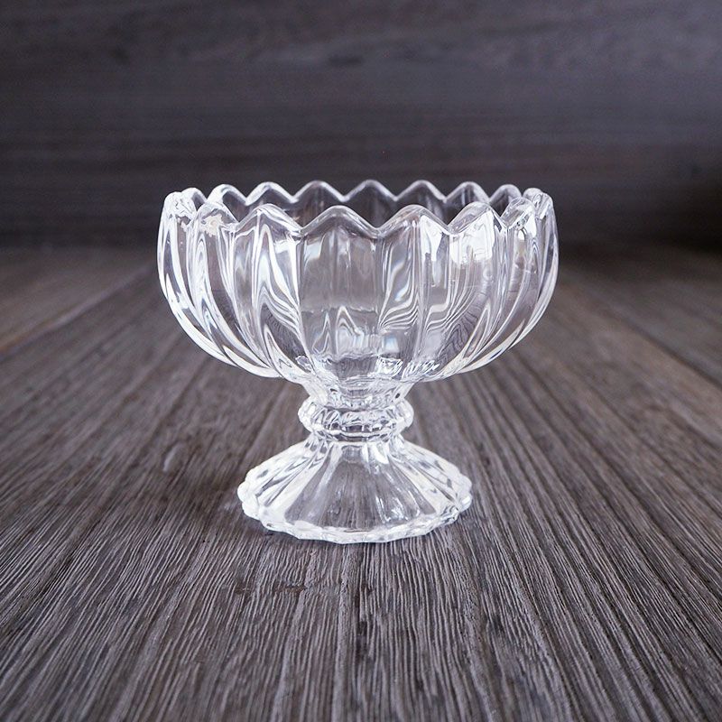 アイスクリームなど定番のデザートに似合うグラスです