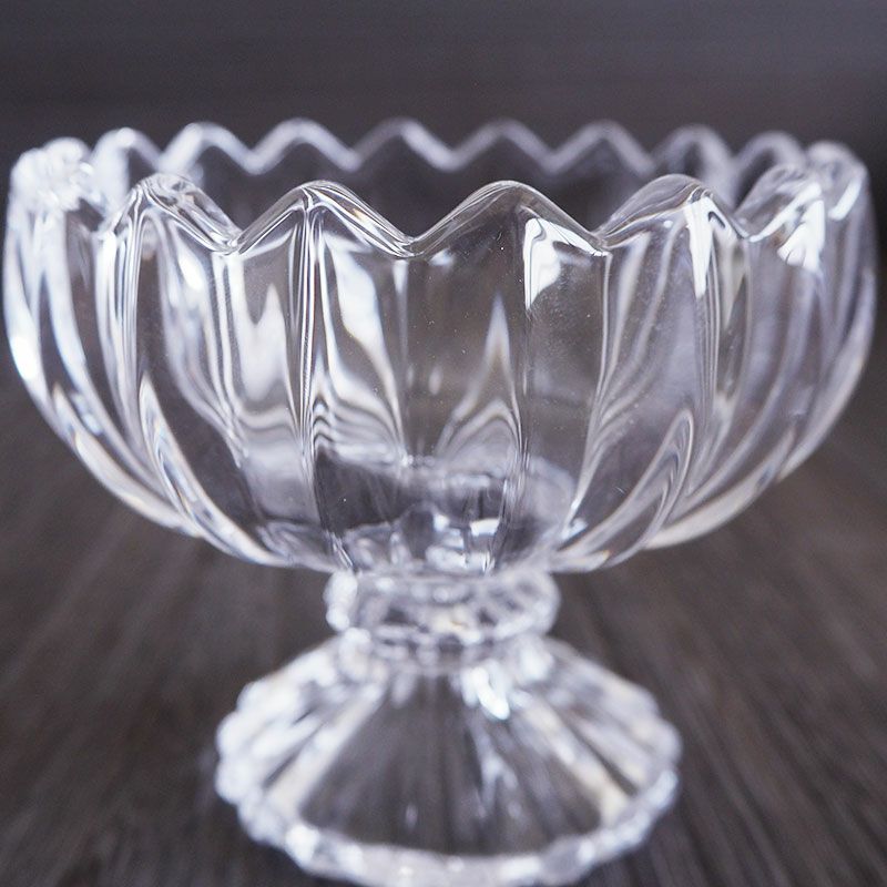 ギザギザの表面がレトロな印象です