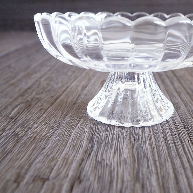 プリンがよく似合うフラットな形状です。