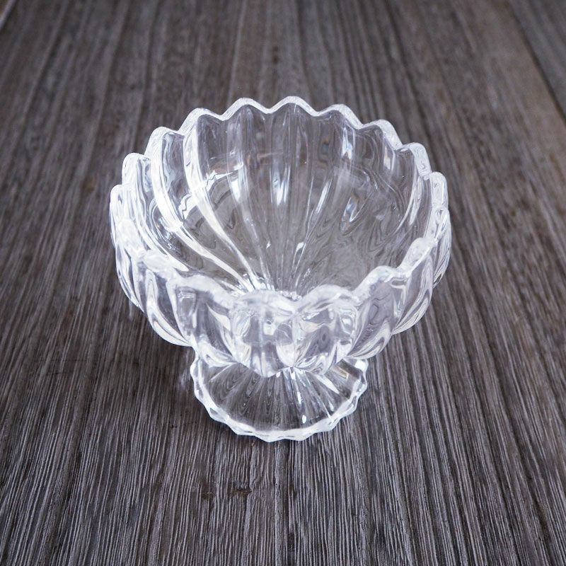 アイスクリームなど定番のデザートに似合うグラスです