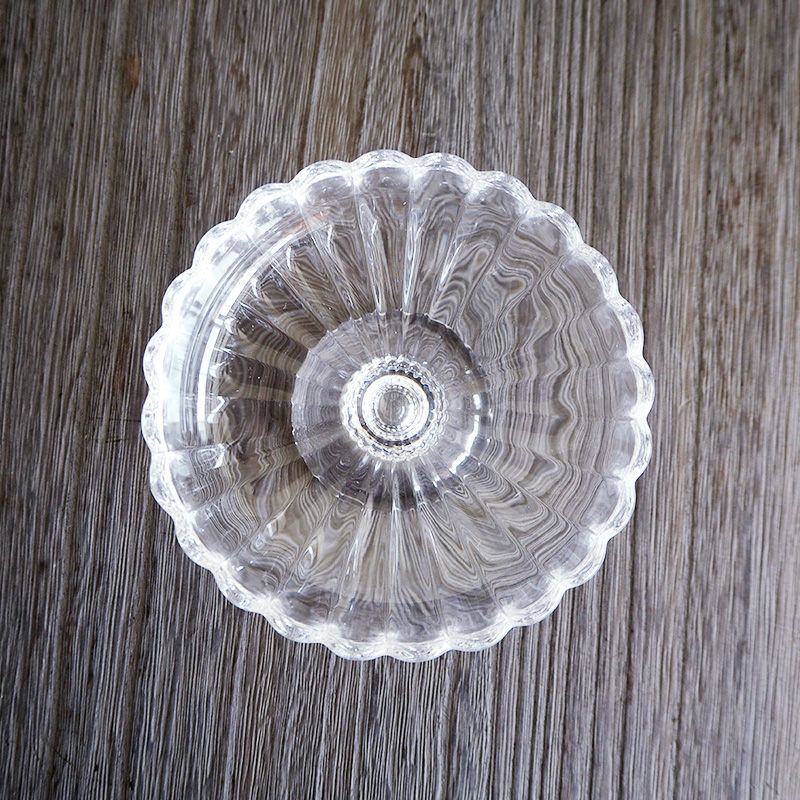 プリンがよく似合うフラットな形状です。