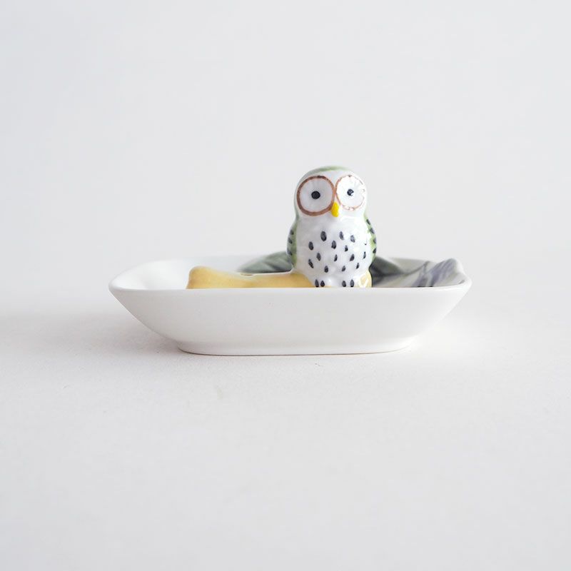 ふくろうの香立と陶器皿のセットです