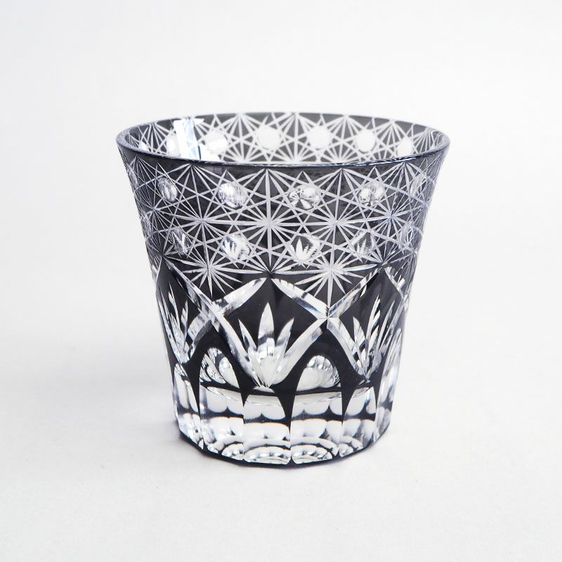 スタイリッシュなデザインの、切子オールドグラスです