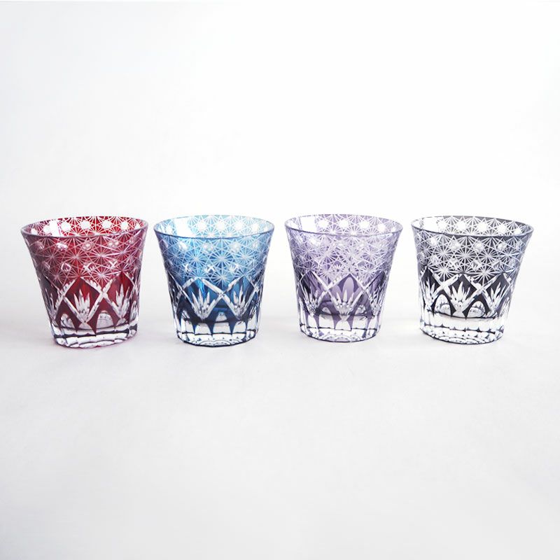 レッド、バイオレット、ブルー、ブラックの4色からお選びいただけます