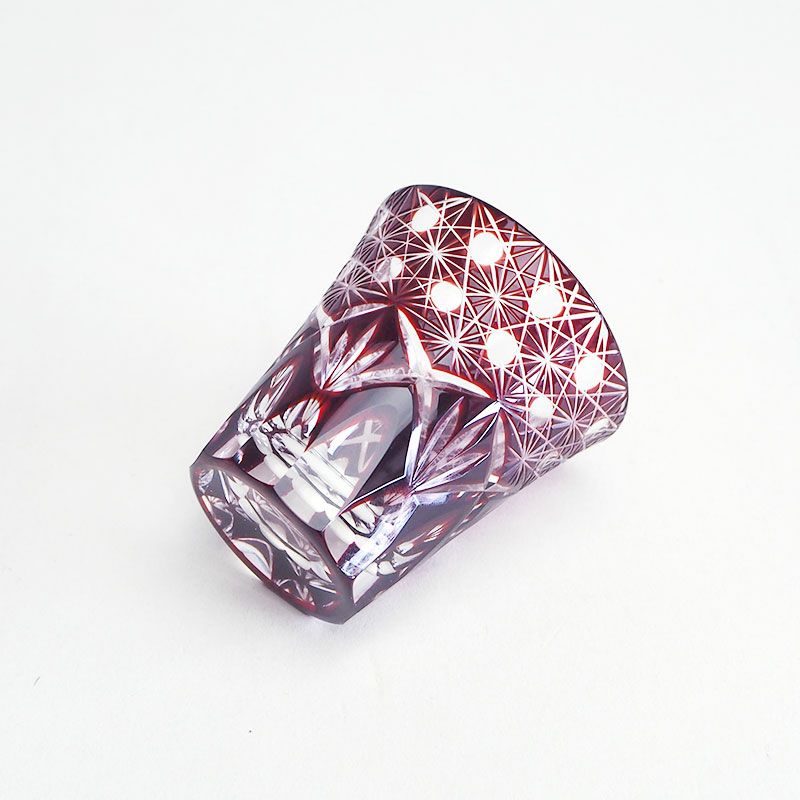 キリッとした佇まいでお酒が映えます