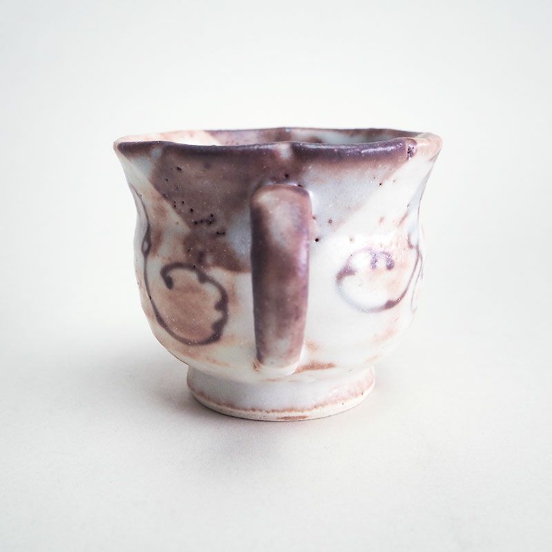 手仕事ならではのやさしい形状です