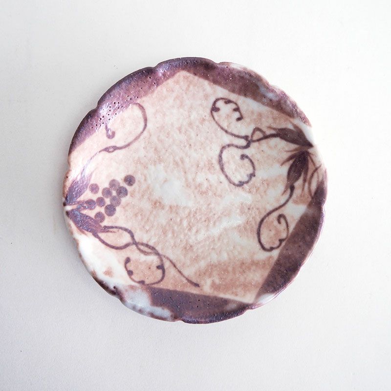 手描きの美しさを感じる器です