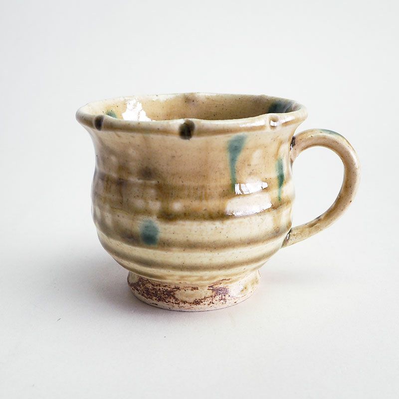 黄褐色の釉薬が印象的な黄瀬戸