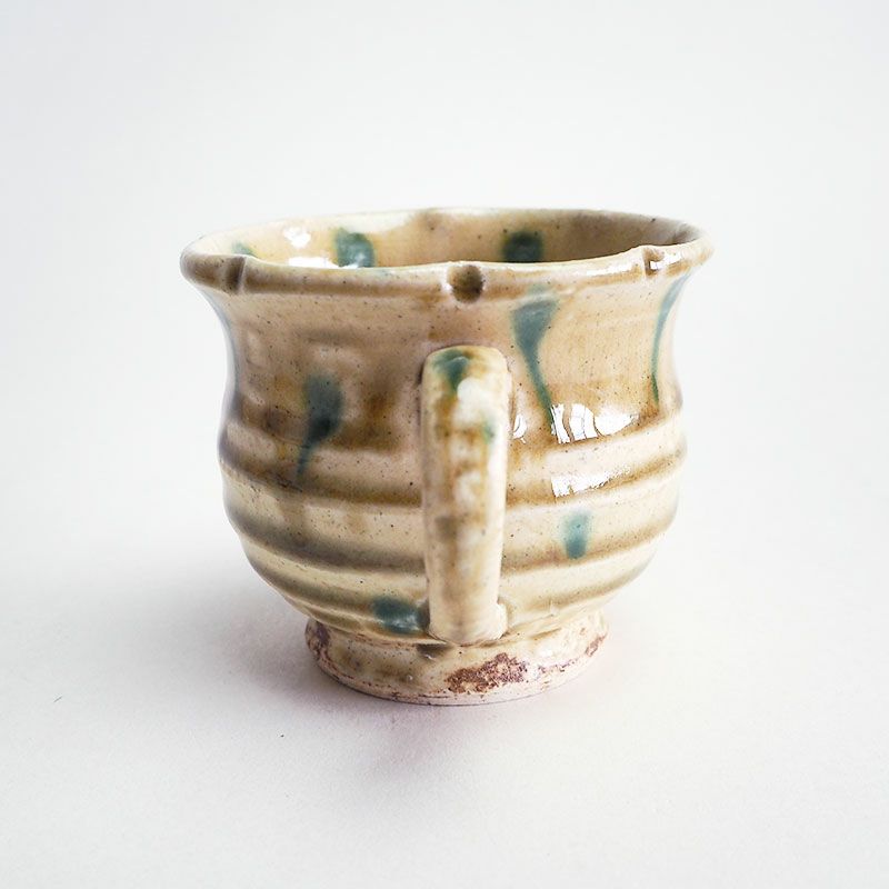 黄褐色の釉薬が印象的な黄瀬戸