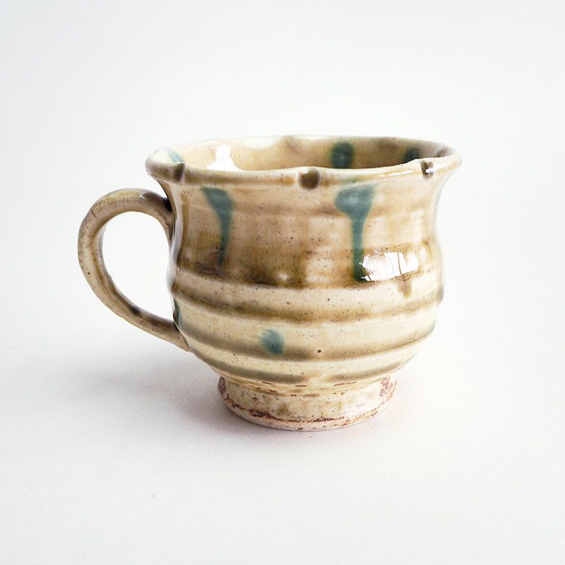 黄褐色の釉薬が印象的な黄瀬戸