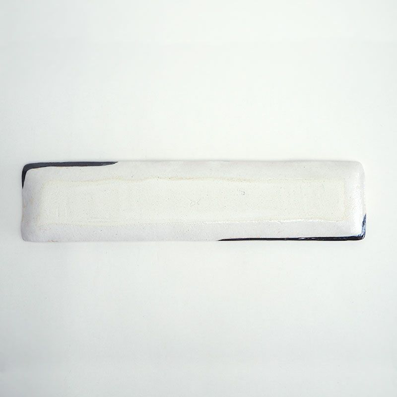 裏は素焼きになっています