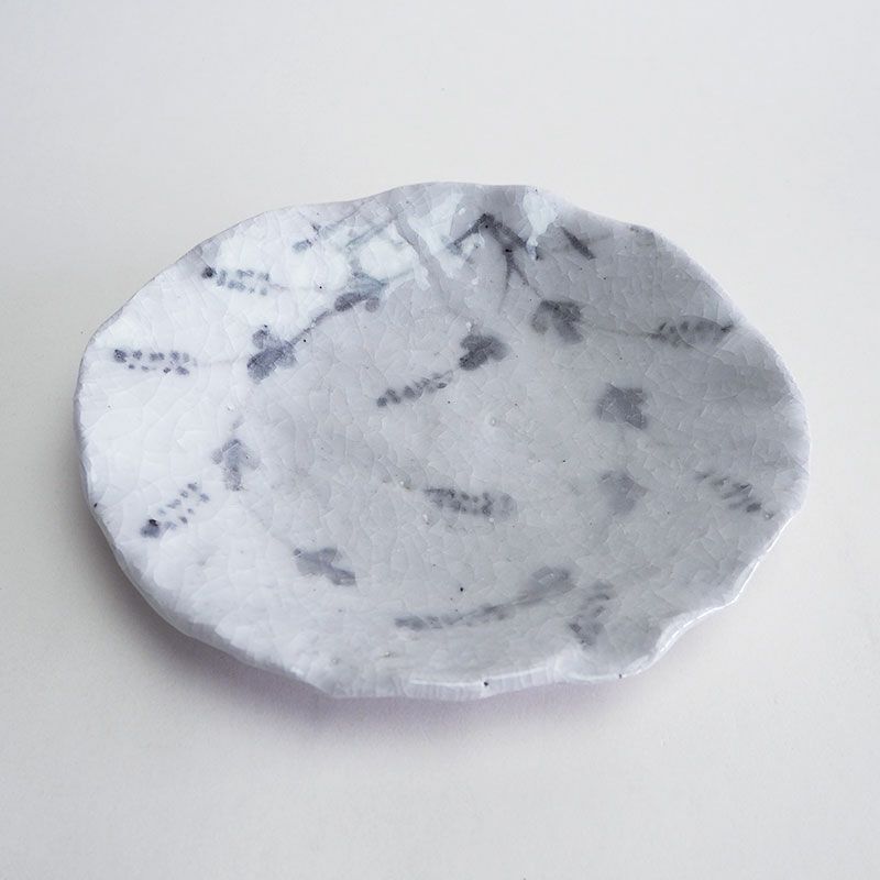 伝統な手法をモダンな感覚で表現した器です