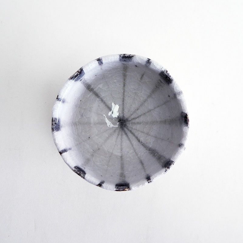 手造りのぬくもりを感じる形状です