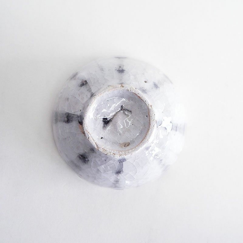 手造りのぬくもりを感じる形状です