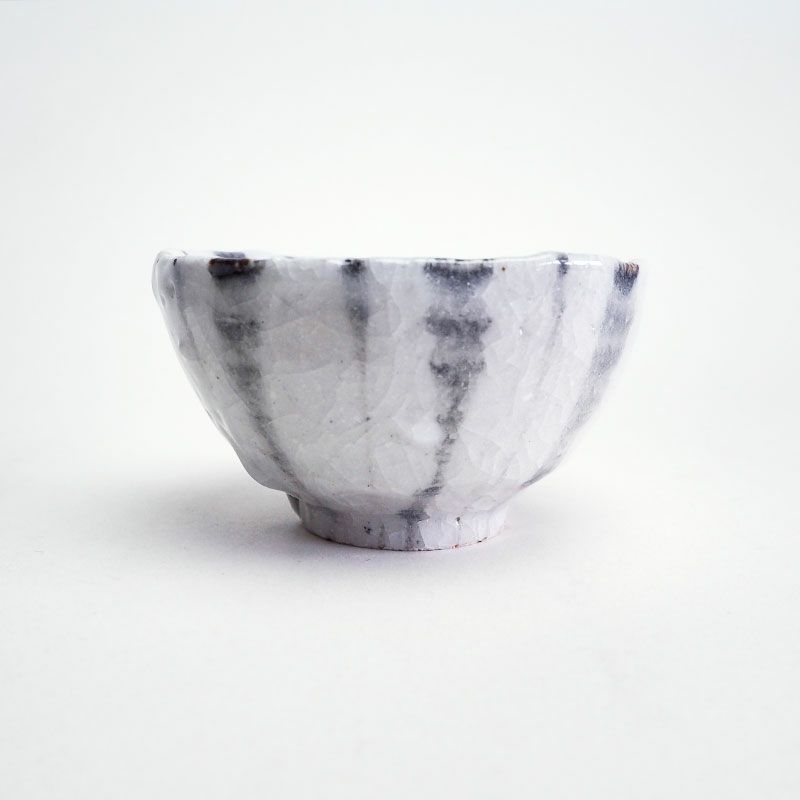 細かな貫入が入り使い込むほどに味わいが深まります