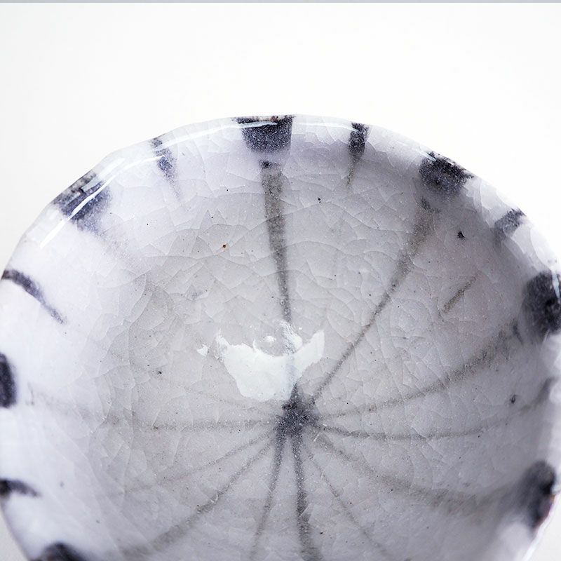 細かな貫入が入り使い込むほどに味わいが深まります